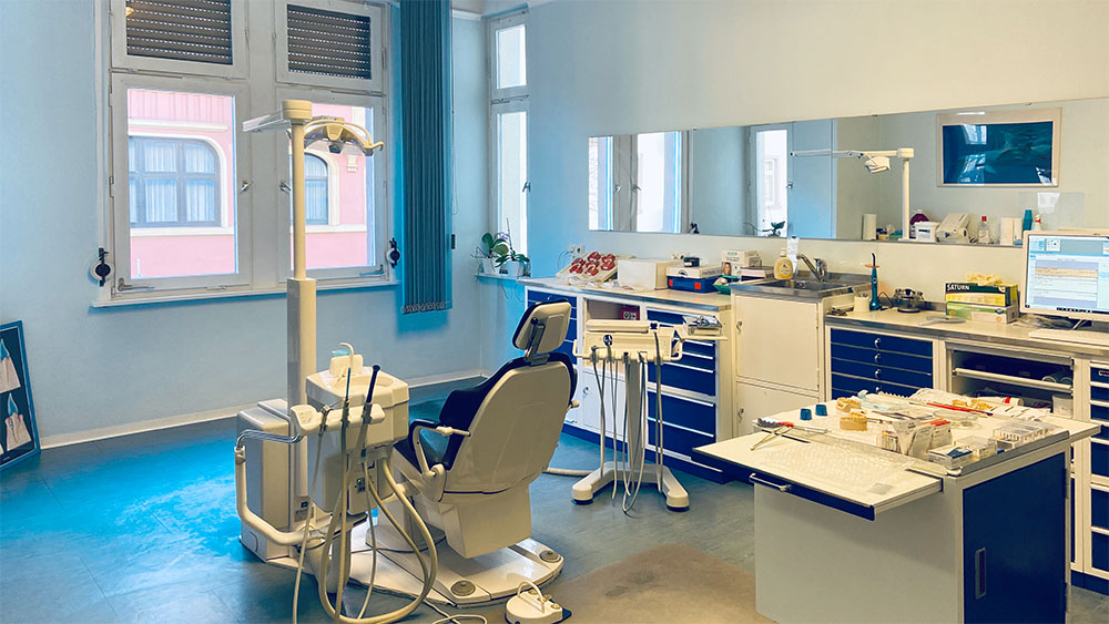 Zahnarztpraxis Dr. Dana Orenstein - Behandlungszimmer